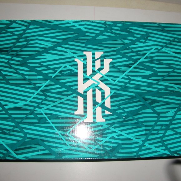 KYRIE 3 Size 13 Sneakers. main image 13